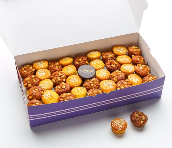 Mix box Mini Ageeli with Halwa & Dates Cake